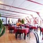 假日公园 卡斯蒂约海滩洋房酒店 2*
