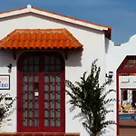 假日公园 卡斯蒂约海滩洋房酒店 2*